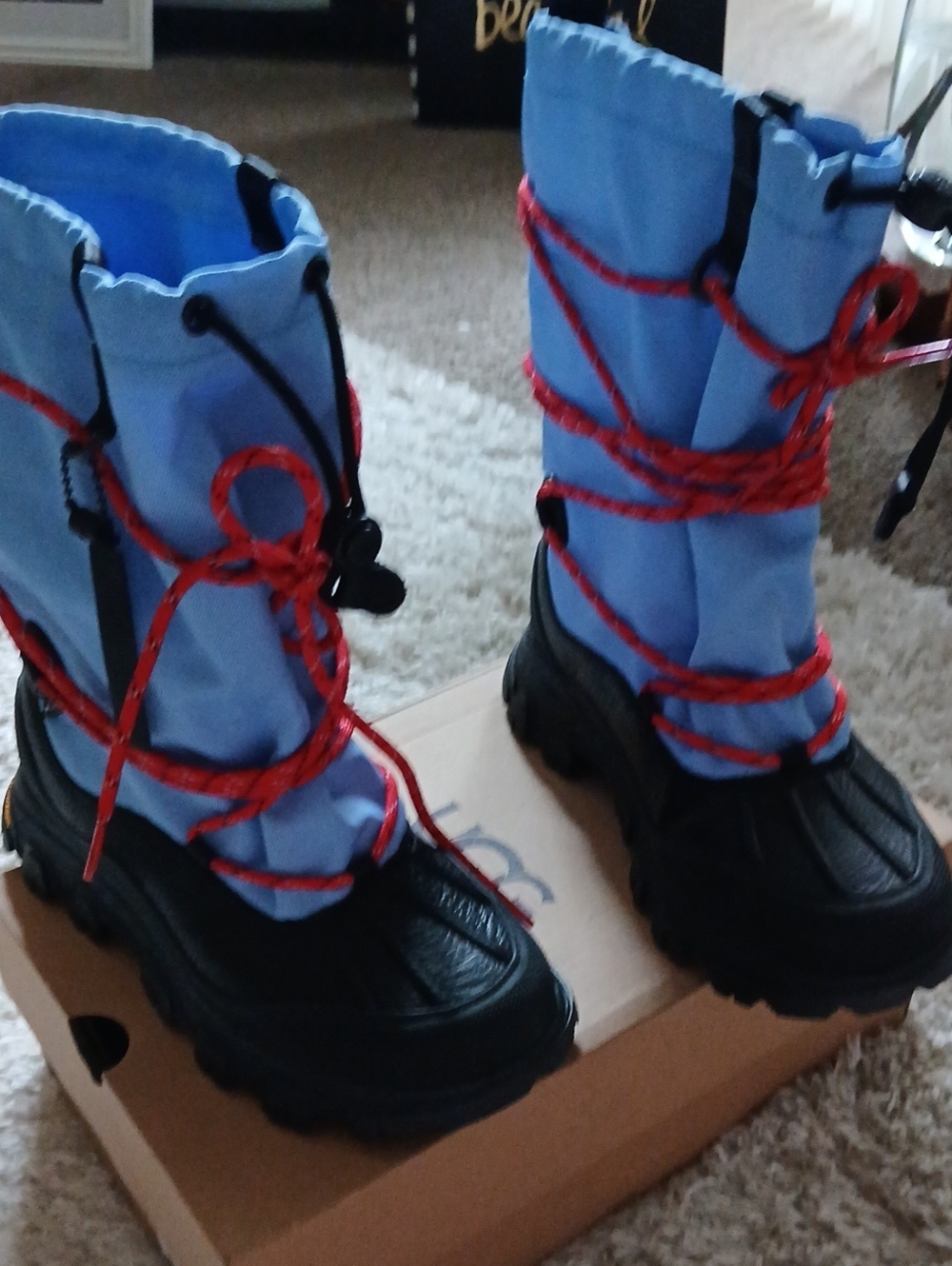 NWOT UGG EXTREME BOOTS